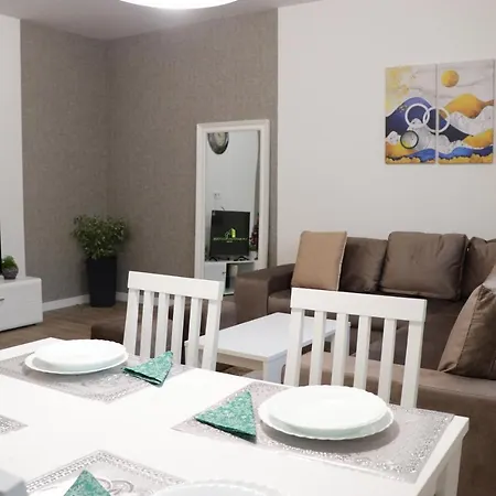 Lux Novi Park Apartment Vrdnik