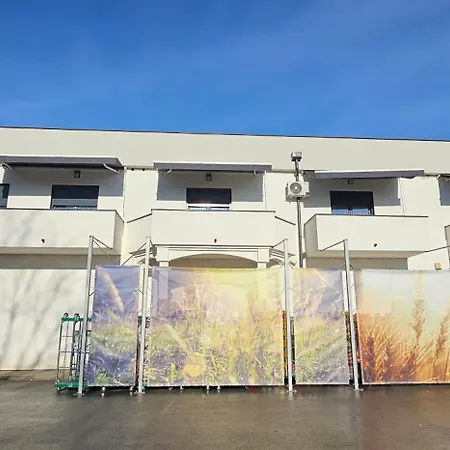 Apartment Lux Novi Park *