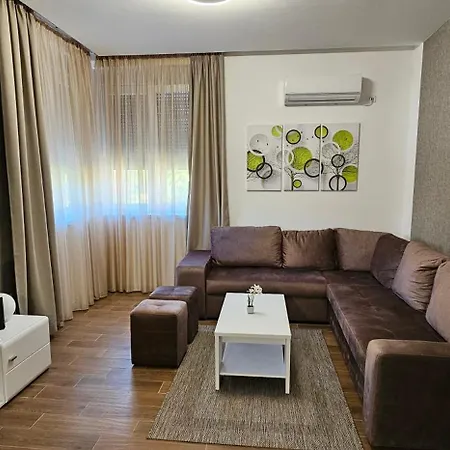 Lux Novi Park Apartment Vrdnik