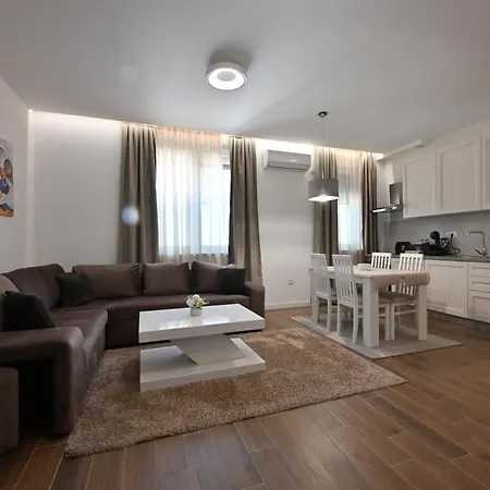 Apartment Lux Novi Park *
