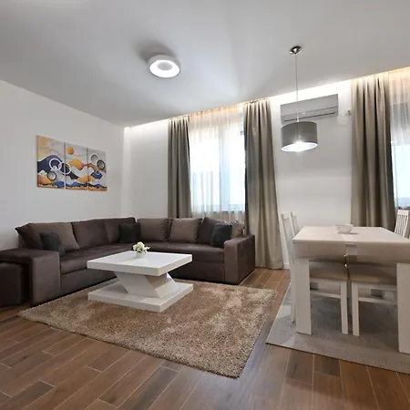 Lux Novi Park Apartment *