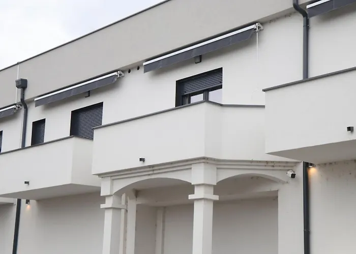 Lux Novi Park * Rednek