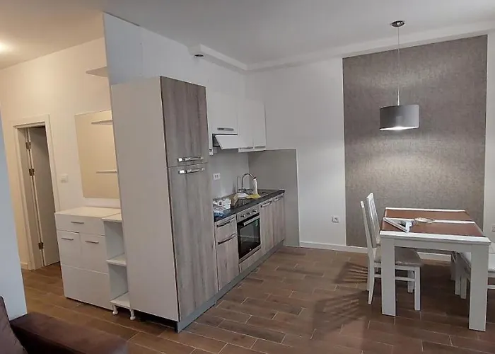 Lux Novi Park Rednek