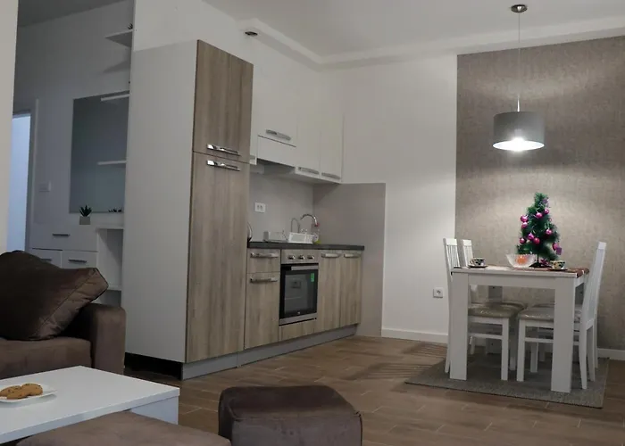 Lux Novi Park * Rednek