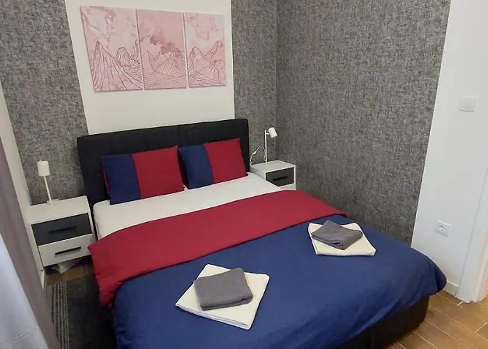 Lux Novi Park Rednek