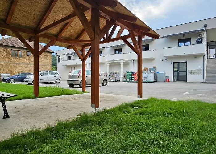 Lux Novi Park Rednek