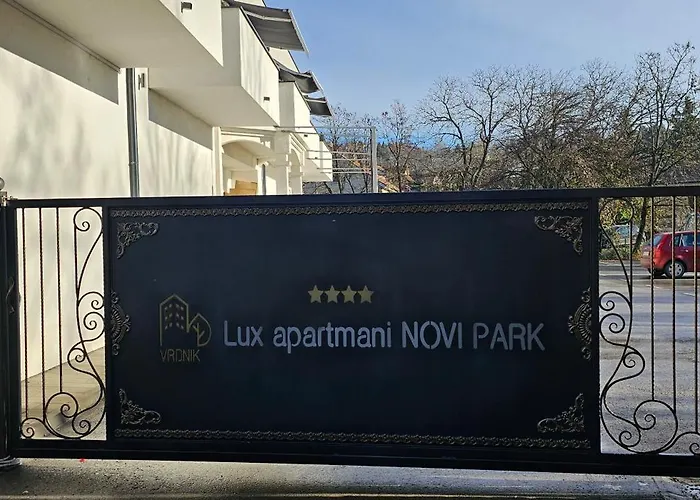 Lux Novi Park * Rednek
