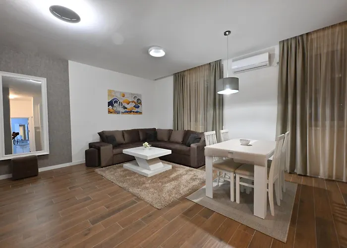 Lux Novi Park Rednek