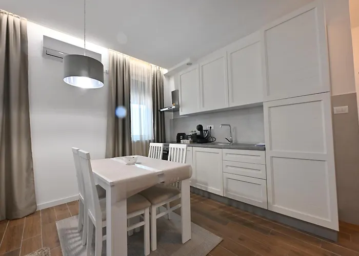 Lux Novi Park Apartman Rednek